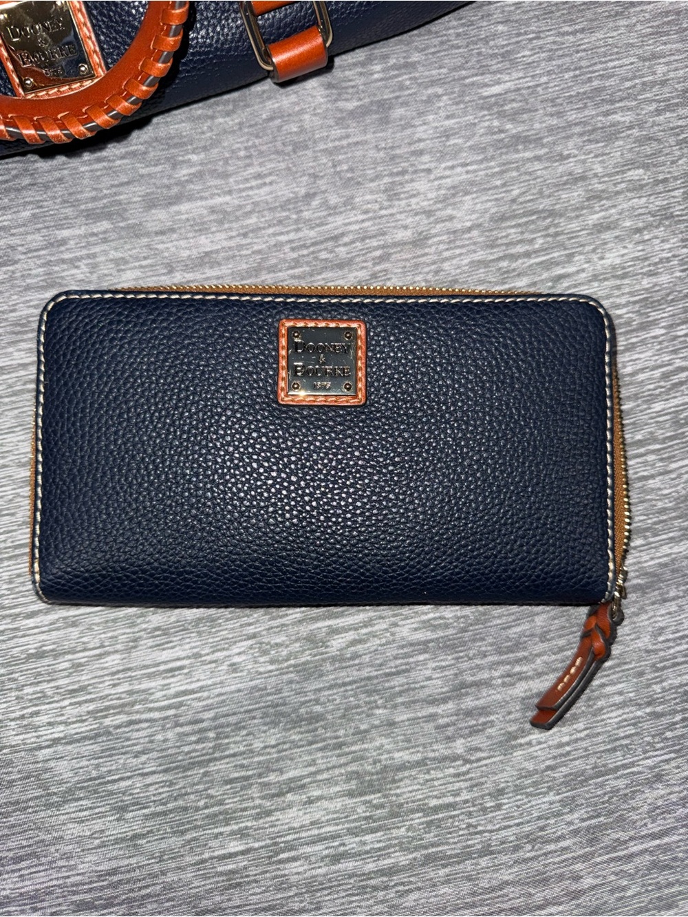 Dooney & Bourke Navy and Tan Leather Satchel INCLUDING matching wallet - Picture 5 of 12